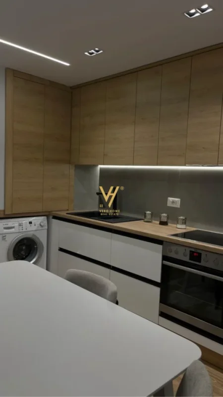 Tirane, jepet me qera apartament 1+1+Ballkon Kati 2, 75 m² 820 € (BLLOK)