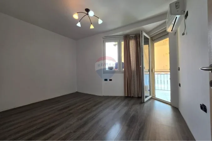 Tirane, shitet apartament 2+1+Ballkon , 73 m² 195.000 € (Ish Fusha e Aviacionit)