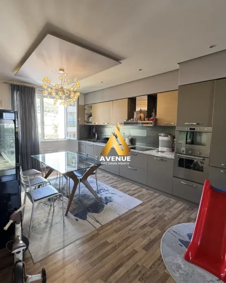 Tirane, shitet apartament 2+1 Kati 3, 147 m² 370.000 € (Kodra Diellit 1)