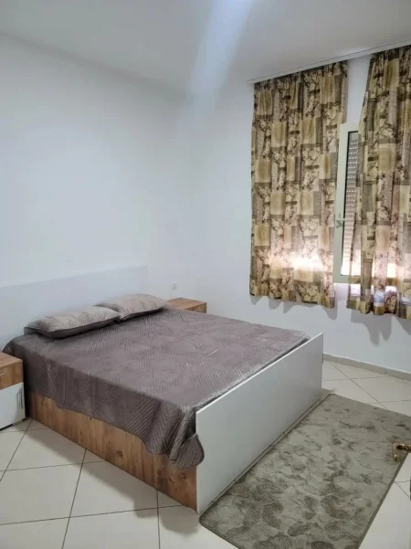 Tirane, jepet me qera apartament 1+1+Ballkon Kati 8, 70 m² 365 € (Thoma koxhaj)