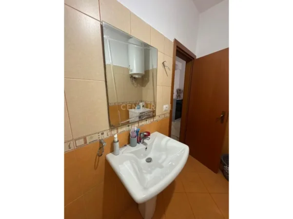 Tirane, jepet me qera apartament 3+1+Aneks+Ballkon Kati 3, 120 m² 400 € (Fresk)