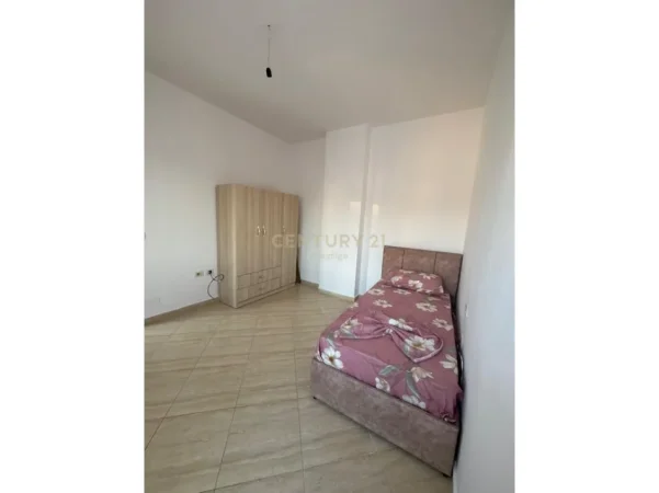 Tirane, jepet me qera apartament 3+1+Aneks+Ballkon Kati 3, 120 m² 400 € (Fresk)