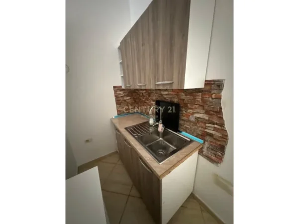 Tirane, jepet me qera apartament 3+1+Aneks+Ballkon Kati 3, 120 m² 400 € (Fresk)