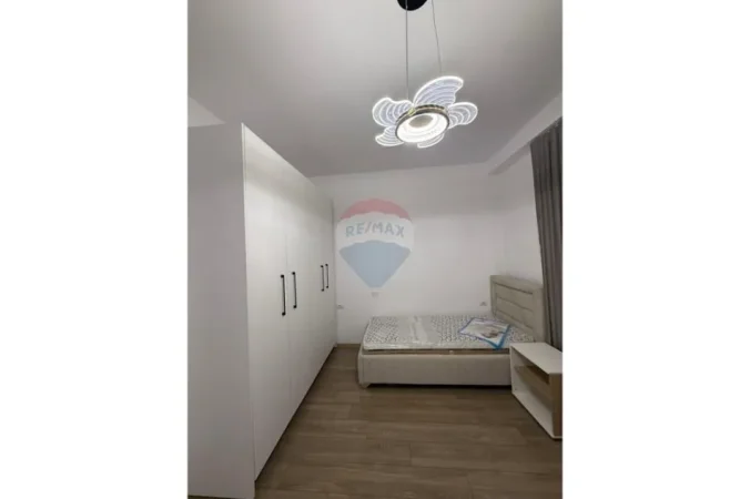 Tirane, shitet apartament 1+1+Ballkon , 78.000 € (Kamez)
