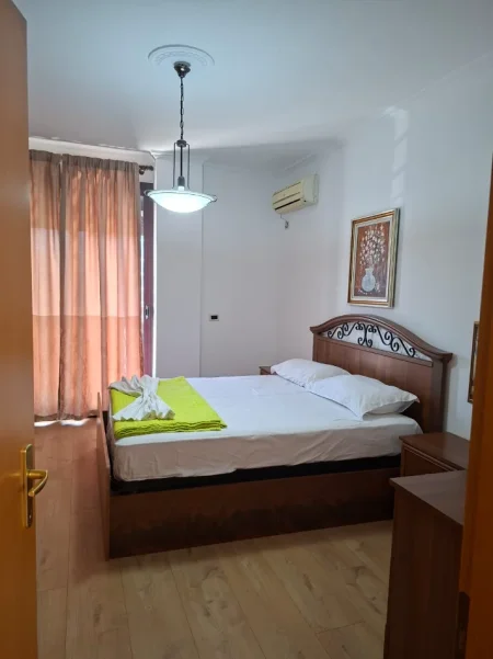 Tirane, jepet me qera apartament 2+1 Kati 8, 145 m² 1.000 € (Blloku)