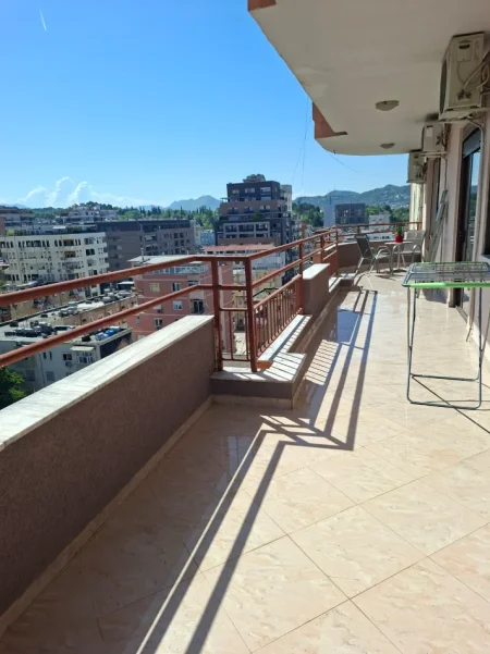 Tirane, jepet me qera apartament 2+1 Kati 8, 145 m² 1.000 € (Blloku)