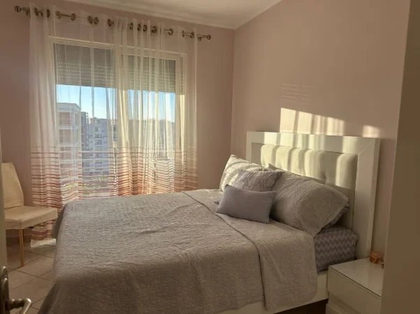 Tirane, jepet me qera apartament 1+1+Ballkon Kati 8, 64 m² 450 € (Loni Ligori)