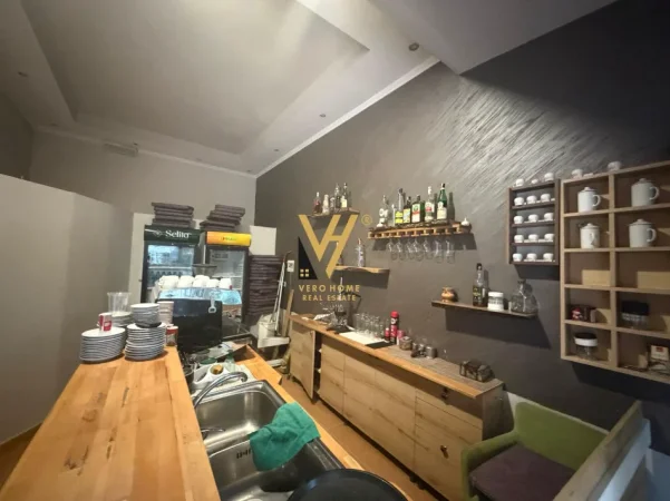 Tirane, jepet me qera ambjent biznesi Kati 0, 90 m² 1.150 € (LAPRAKE)