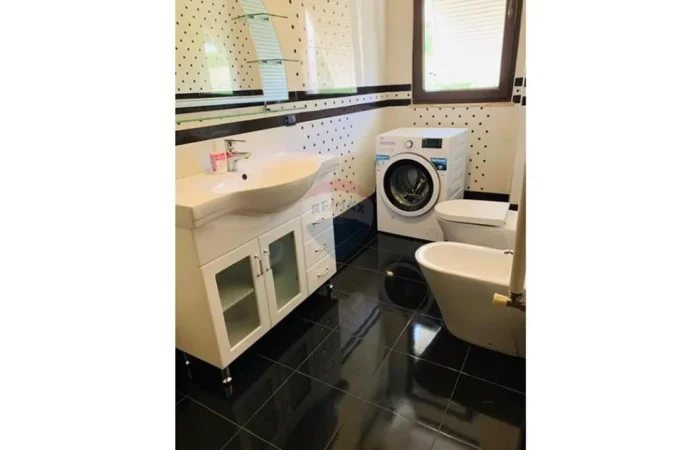 Tirane, jepet me qera apartament 1+1+Ballkon , 60 m² 620 € (Kopshti Zoologjik)