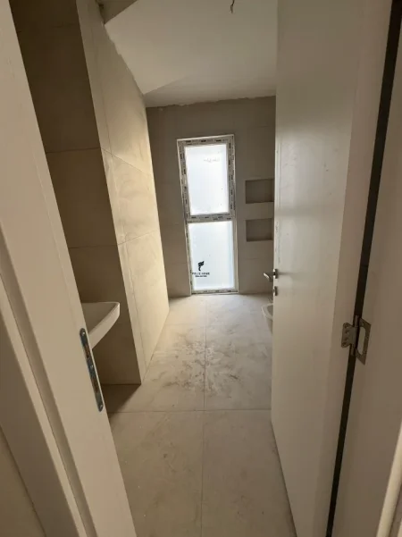 Tirane, jepet me qera zyre Kati 2, 100 m² 500 € (ASTIR)
