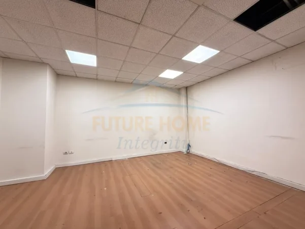 Tirane, shitet ambjent biznesi Kati 0, 40 m² 245.000 € (Qender, Torre Drin)