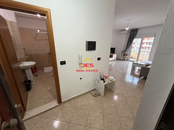 Vlore, shitet apartament 1+1+Ballkon Kati 5, 75 m² 157.000 € (Rruga Fejzo Gjomema)