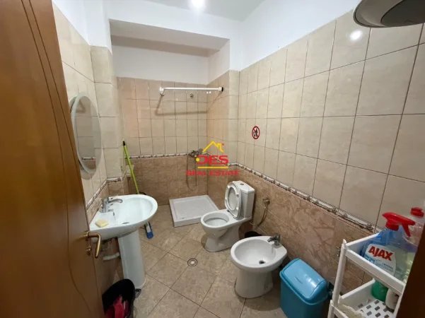 Vlore, shitet apartament 1+1+Ballkon Kati 5, 75 m² 157.000 € (Rruga Fejzo Gjomema)