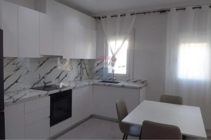 Tirane, jepet me qera apartament 1+1+Ballkon Kati 2, 70 m² 430 € (Kodra e Priftit)