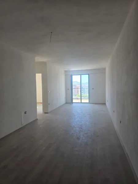 Shqiperi, shitet apartament 2+1+Ballkon Kati 10, 122 m² 192.700 € (Fusha e Aviacionit)