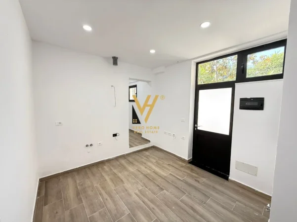 Tirane, jepet me qera ambjent biznesi Kati 0, 60 m² 800 € (TREGU ELEKTRIK)