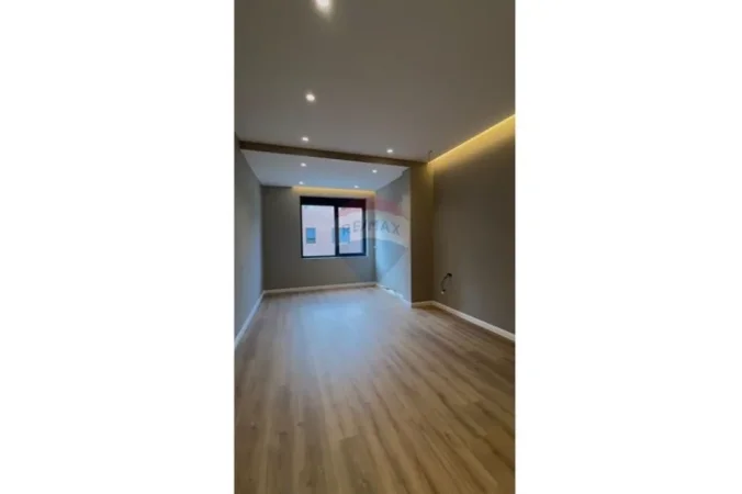 Tirane, shitet apartament 1+1+Ballkon Kati 5, 89 m² 177.500 € (Kompleksi Xheluks Xibrake)