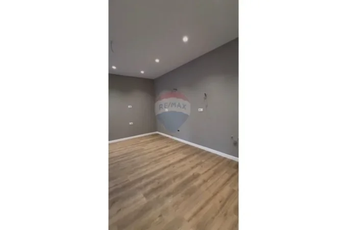 Tirane, shitet apartament 1+1+Ballkon Kati 5, 89 m² 177.500 € (Kompleksi Xheluks Xibrake)