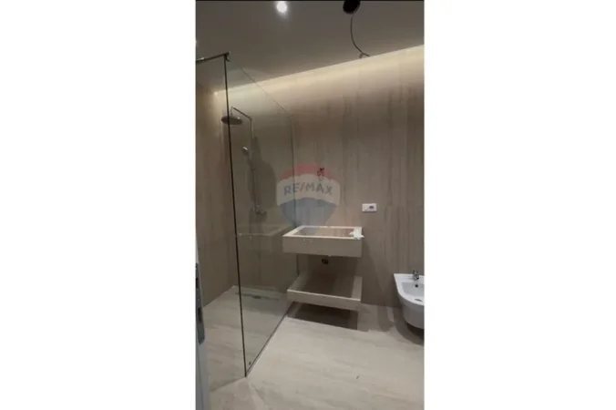 Tirane, shitet apartament 1+1+Ballkon Kati 5, 89 m² 177.500 € (Kompleksi Xheluks Xibrake)