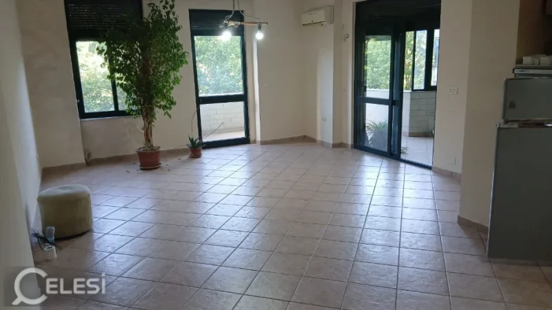 Tirane, jepet me qera zyre Kati 3, 147 m² 1.200 € (ISH EKSPOZITA)
