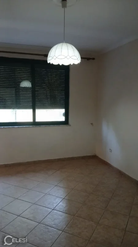 Tirane, jepet me qera zyre Kati 3, 147 m² 1.200 € (ISH EKSPOZITA)