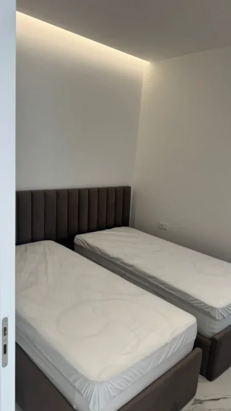 Tirane, jepet me qera apartament 1+1+Ballkon Kati 1, 75 m² 450 € (CONCORD CENTER 5 MAJI)