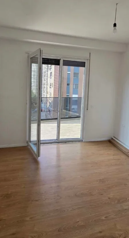 Tirane, jepet me qera zyre , 110 m² 650 € (Don Bosko)