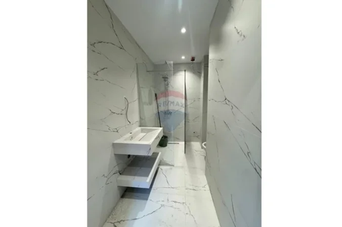 Tirane, shitet apartament 1+1+Ballkon , 59 m² 130.000 € (Kompleksi Xheluks Xibrake)
