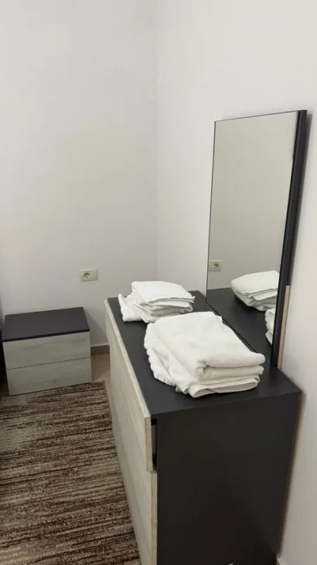 Tirane, jepet me qera apartament 1+1+Ballkon Kati 1, 75 m² 450 € (5 MAJI)