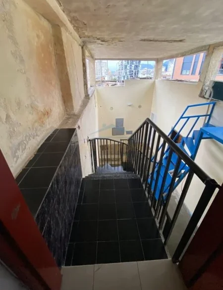 Tirane, shitet apartament 2+1 Kati 6, 61 m² 125.000 € (rruga e barrikada)