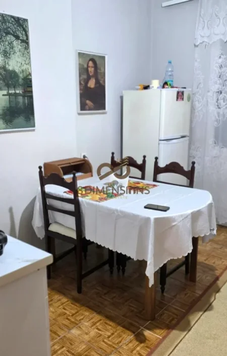 Tirane, jepet me qera apartament 1+1 Kati 4, 80 m² 450 € (ish restorant durresi)