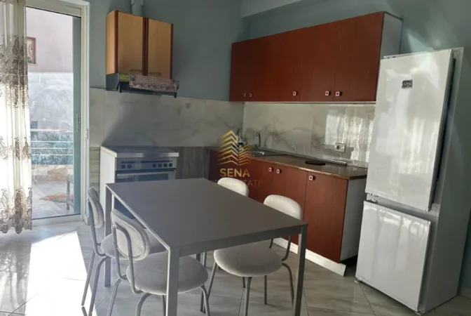 Tirane, jepet me qera apartament 1+1+Ballkon Kati 2, 85 m² 330 € (Kodra e Priftit)