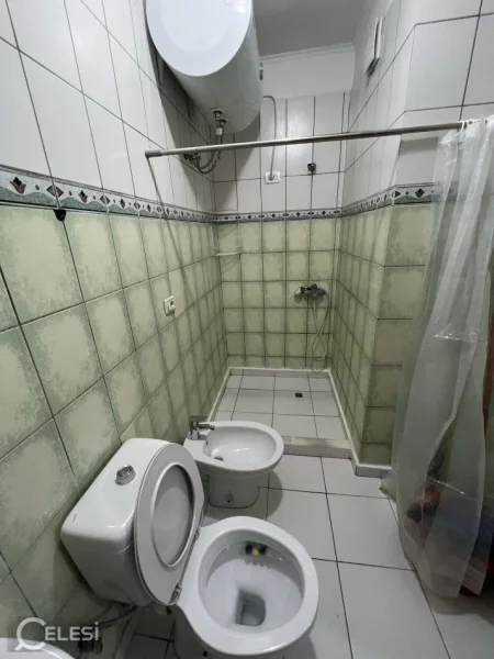 Tirane, jepet me qera apartament 2+1+Ballkon Kati 4, 86 m² 650 € (KOMUNA E PARISIT)