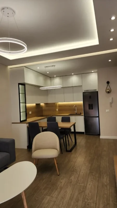 Tirane, jepet me qera apartament 1+1+Ballkon Kati 5, 80 m² 850 € (Kompleksi olimpik)
