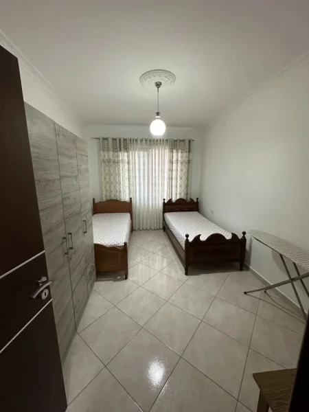 Tirane, jepet me qera apartament 2+1+Ballkon Kati 2, 100 m² 550 € (ASTIR)