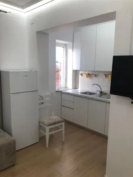 Tirane, jepet me qera apartament 1+1 Kati 3, 60 m² 550 € (Stacioni I Trenit)