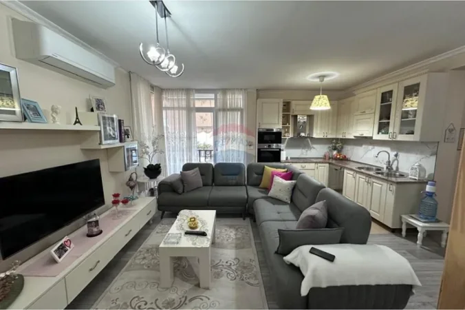 Tirane, shitet apartament 2+1 Kati 3, 104 m² 190.000 € (Kopshti Botanik)