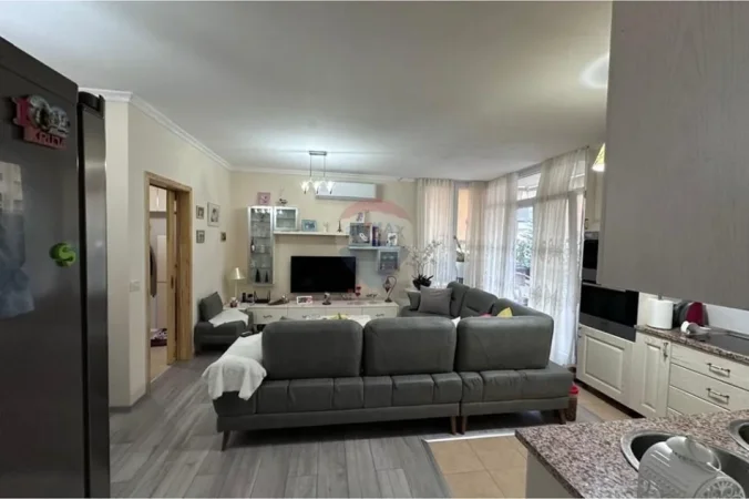 Tirane, shitet apartament 2+1 Kati 3, 104 m² 190.000 € (Kopshti Botanik)