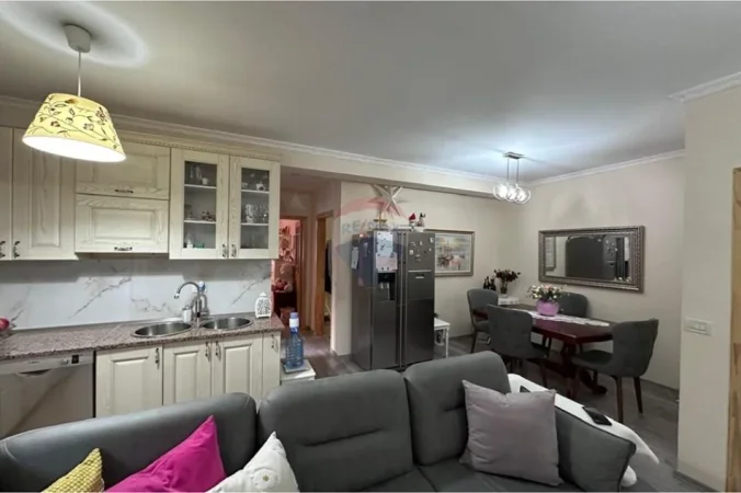 Tirane, shitet apartament 2+1 Kati 3, 104 m² 190.000 € (Kopshti Botanik)