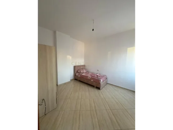 Jepet me qera Fresk 3+1 plus ballkon rruga Muhamed Deliu 390 ( leke )