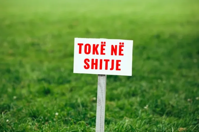 Tirane, shitet toke , 2.200 m² 160.000 € 