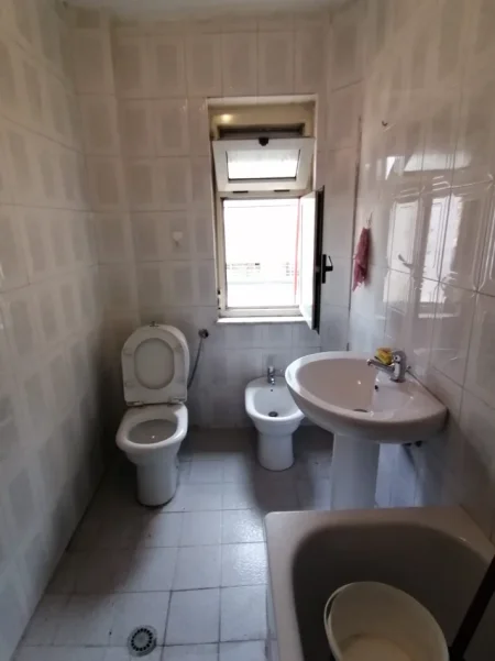 Tirane, jepet me qera apartament 3+1 Kati 6, 126 m² 500 € (ISLAM ALLA)