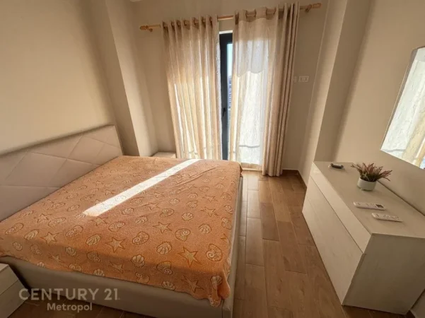 Tirane, jepet me qera apartament 1+1 Kati 7, 70 m² 600 € (shkolla e kuqe)