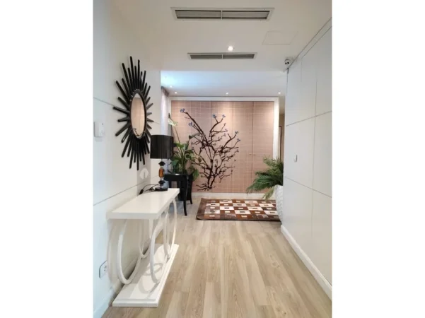 Tirane, jepet me qera apartament 3+1+Ballkon Kati 3, 190 m² 2.000 € (kompleksi Nobis)