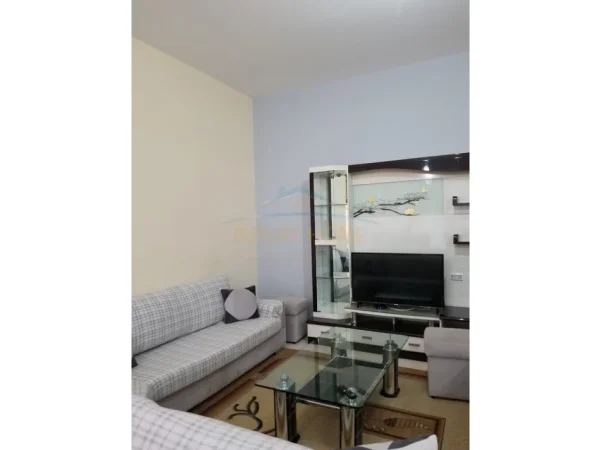 Tirane, shitet ambjent biznesi Kati 0, 186 m² (Kodra e Diellit , Tiranë)