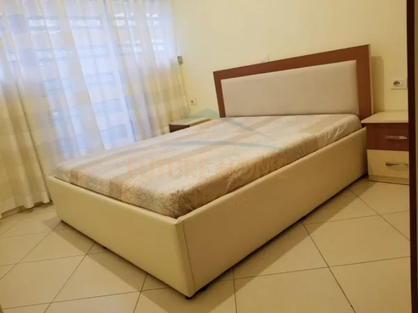 Tirane, shitet ambjent biznesi Kati 0, 186 m² (Kodra e Diellit , Tiranë)