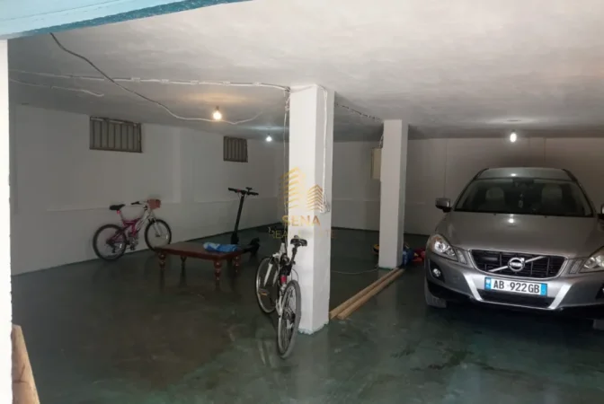 Tirane, jepet me qera magazine Kati 0, 130 m² 500 € (Porcelan)