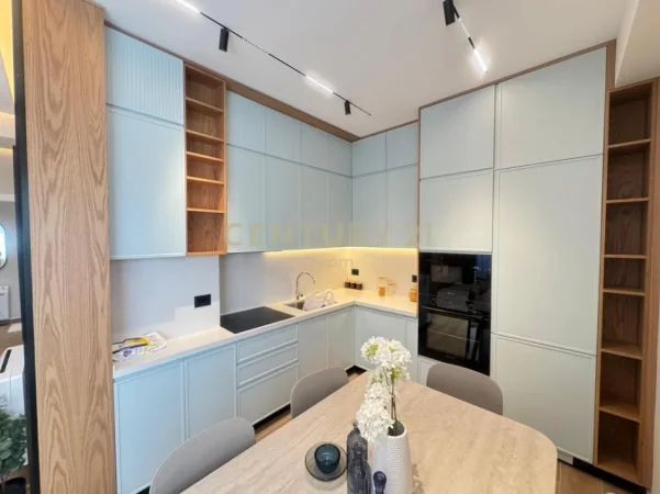 Tirane, jepet me qera apartament 2+1 Kati 8, 105 m² 840 € (golden park)