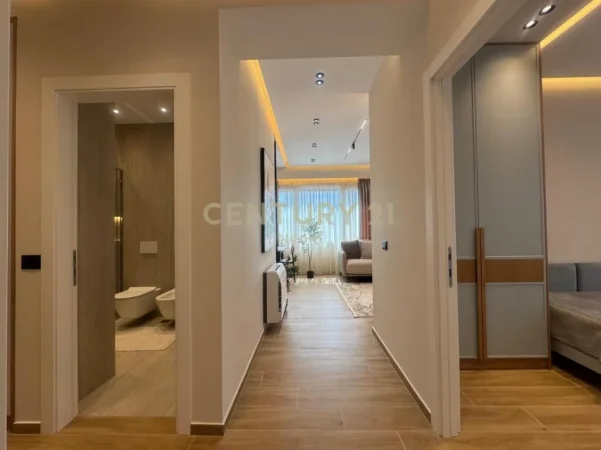 Tirane, jepet me qera apartament 2+1 Kati 8, 105 m² 840 € (golden park)