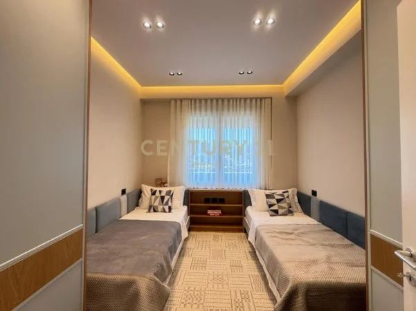 Tirane, jepet me qera apartament 2+1 Kati 8, 105 m² 840 € (golden park)